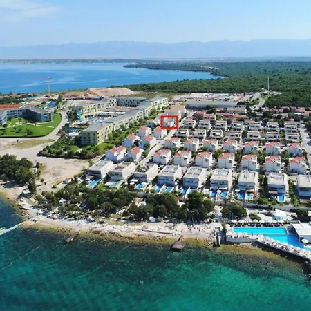 Punta Skala アパート ペトルチャネ